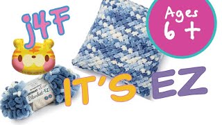 EZ Finger Knit Criss Cross Stitch  BEGINNER  The Crochet Crowd [upl. by Akemat]