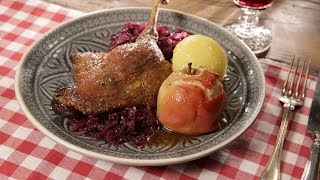 Knusprige Gänsekeulen mit Bratäpfeln [upl. by Anet654]