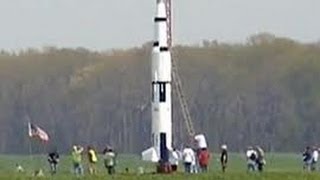 STEVE EVES SATURN V MODEL ROCKET RECORD FLIGHT VIDEO Roy Dawson [upl. by Etsirk]